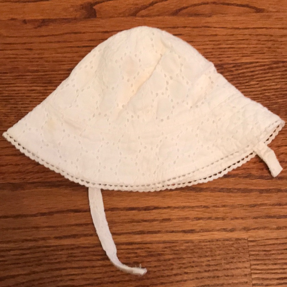 Old Navy 0-6 Month White Sun Hat